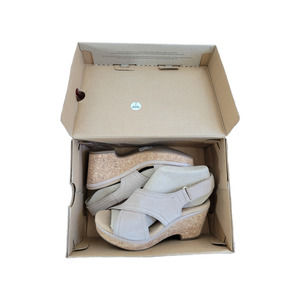NIB CLARKS Sand Colored Suede Giselle Cove Wedge Sandals Sz. 6W